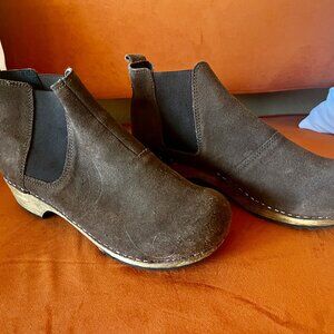 Sanita Brown Suede Clog Boots -- Size 41 (Womens 10-10.5)